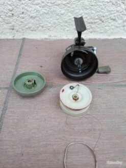 MOULINET COLLECTOR TRES RARE . LUXOR RELAX CAPOTE EN PARFAIT ETAT DE FONCTIONNEMENT . -Pêcheur Malin Promos Boutique 00004 MOULINET COLLECTOR TRES RARE . LUXOR RELAX CAPOTE EN PARFAIT ETAT DE FONCTIONNEMENT