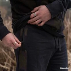 Avid Carp Distortion Onesie L -Pêcheur Malin Promos Boutique 00009 Distortion Onesie L